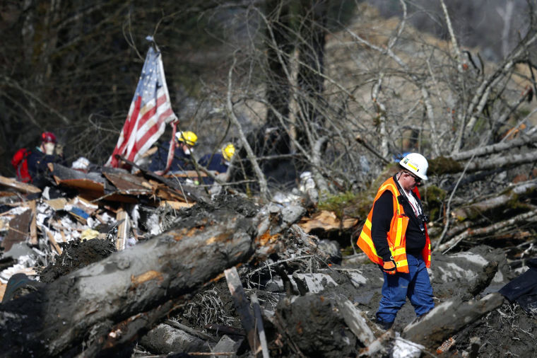 Washington+State+Department+of+Transportation+safety+manager+Mike+Breysse+examines+the+areas+devastated+by+the+mudslide+near+Oso%2C+Wash.%2C+March+24.