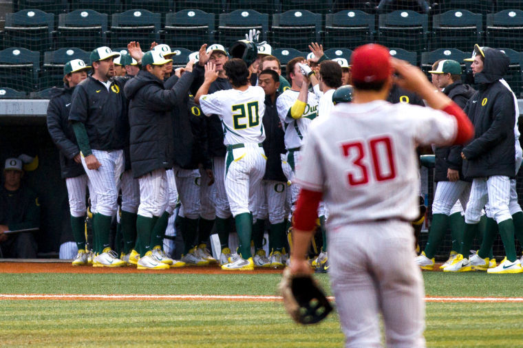 WSU+sophomore+Nick+Tanielu+walks+off+the+field+during+a+road+game+against+Oregon%2C+Thursday%2C+April+17.