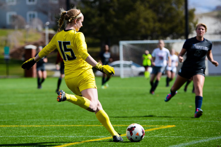 Redshirt+freshman+goalkeeper+Alexis+Thode+attempts+a+goalkick+during+a+match+against+Gonzaga+at+the+Grimes+Way+Playfield%2C+March+29.