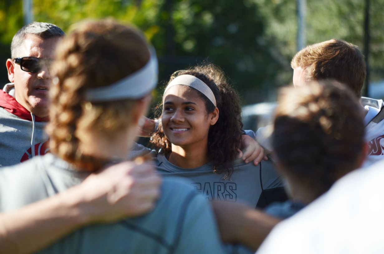 Washington+State+women%E2%80%99s+soccer+player+Jocelyn+Jeffers+joins+her+teammates+in+a+huddle+after+practice%2C+Sept.+9%2C+2014