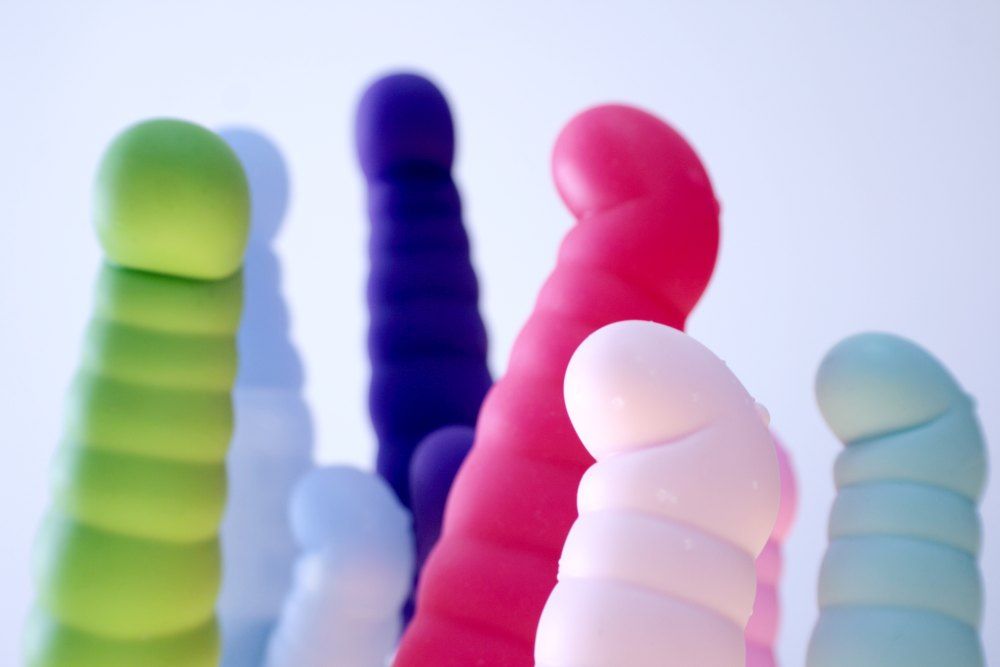 Vibrators and other sex toys can provide extra stimulation inthe bedroom, and couples shouldn’t be ashamed to try it out.