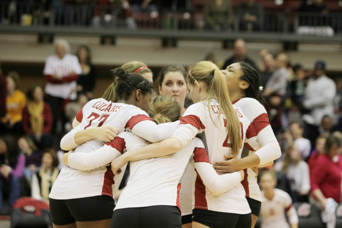 The+Cougar+volleyball+team+huddles+up+during+a+game+against+USC+last+season%2C+November+17%2C+2013