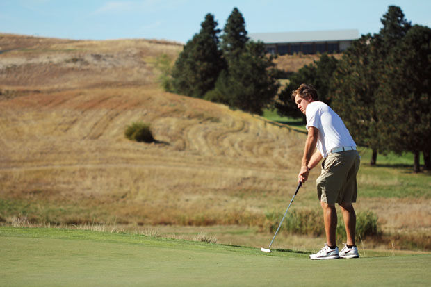 A+WSU+golf+team+member+sets+up+his+putt+during+a+practice+at+the+Palouse+Ridge+Golf+Course%2C+September+9%2C+2015.