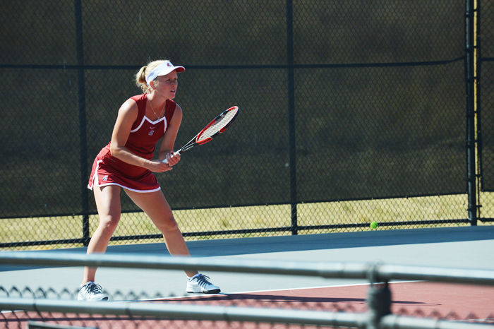 Freshman+Aneta%C2%A0Miksovska+awaits+a+serve+during+the+Cougar+Classic+tennis+tournament+at+the+Outdoor+Tennis+Courts%2C+Sept.+12%2C+2015.