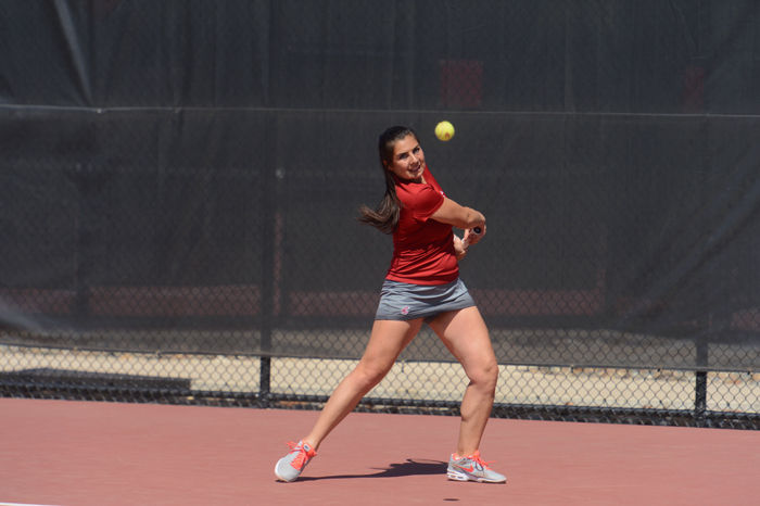 Sophomore+Donika+Bashota+returns+a+volley+during+a+match+against+San+Francisco+at+the+Outdoor+Tennis+Courts%2C+April+18%2C+2015.