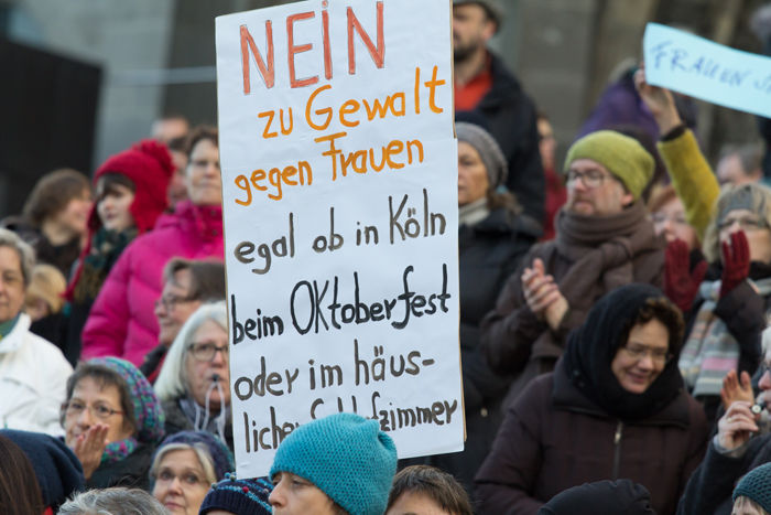 Demonstration+protesting+violence+against+women%2C+Cologne%2C+2016.