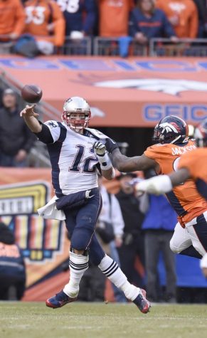 Patriots’ Tom Brady rushed by Broncos’ Malik Jackson.