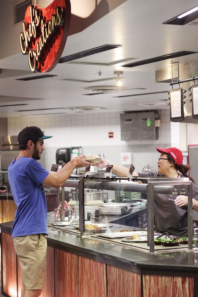 Dining halls have recently begun to provide more meatless meal options for vegan and vegetarian students.