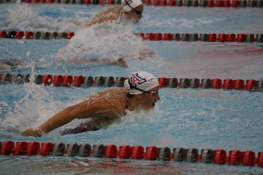 Then-Arizona sophomore freestyle swimmer Hannah Cox pulls ahead in the women’s 400 meter Individual Medley to finish first place on Oct. 14, 2017 at the Gibb Pool.