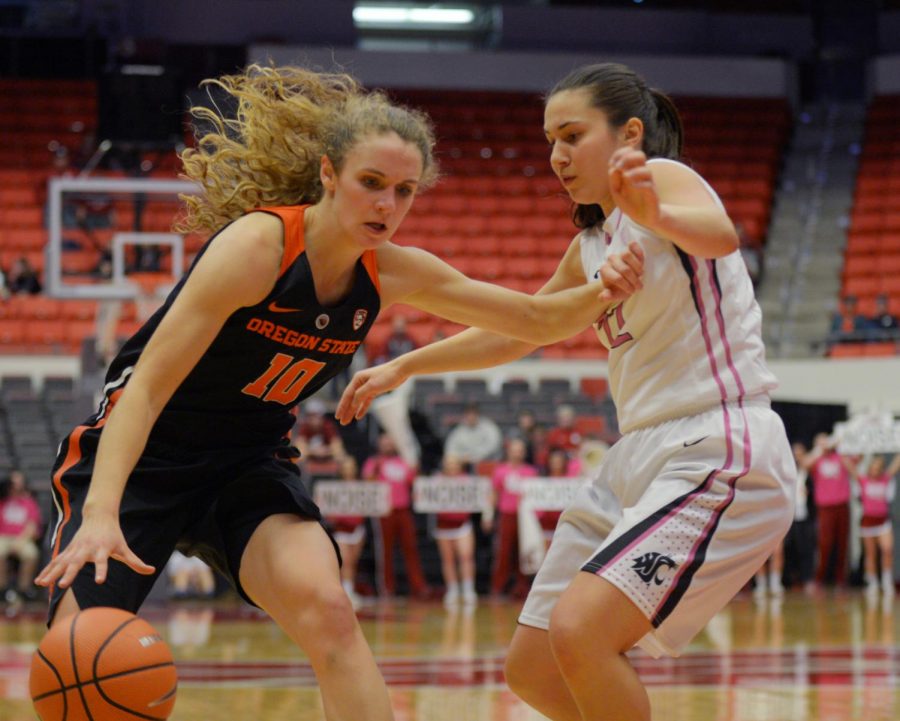 Then-senior guard Pinelopi Pavlopoulou attempts to slow down Oregon State junior guard Katie McWilliams as she drives toward the net during a game Feb. 9, 2018 at Beasley Coliseum.