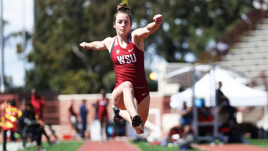 Redshirt+senior+long+triple+jumper+Greer+Alsop+participates+in+the+women%E2%80%99s+triple+jump+Saturday+at+the+USC+Trojan+Invitational.+She+won+the+event+with+a+distance+of+12.32+meters.
