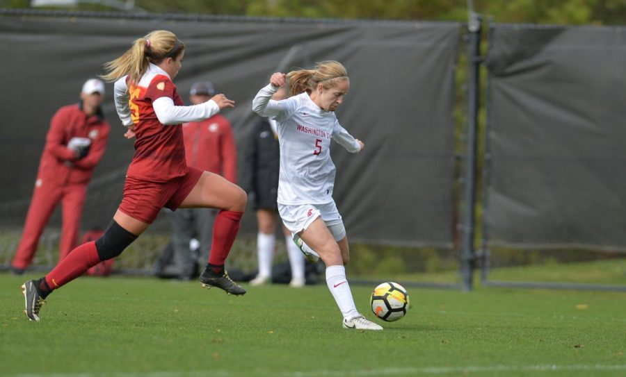 Then-freshman+Jamie+Rita+takes+a+shot+in+the+final+seconds+of+a+game+against+USC+on+Oct.+22%2C+2017+at+the+Lower+Soccer+Field.
