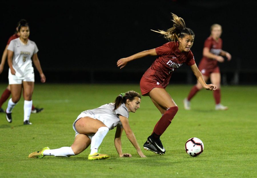 Finessing+her+way+past+another+Idaho+player%2C+sophomore+forward+Makamae+Gomera-Stevens+leaves+multiple+players+in+the+dust+during+the+match+against+the+Idaho+Vandals+on+Sept.+6+at+the+Lower+Soccer+Field.