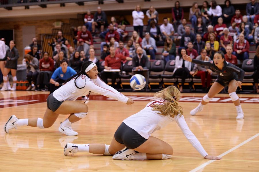 Sophomore+outside+hitter+Penny+Tusa+attempts+to+receive+a+strike+from+the+University+of+Colorado+on+Sept+30.+in+Bohler+Gym.