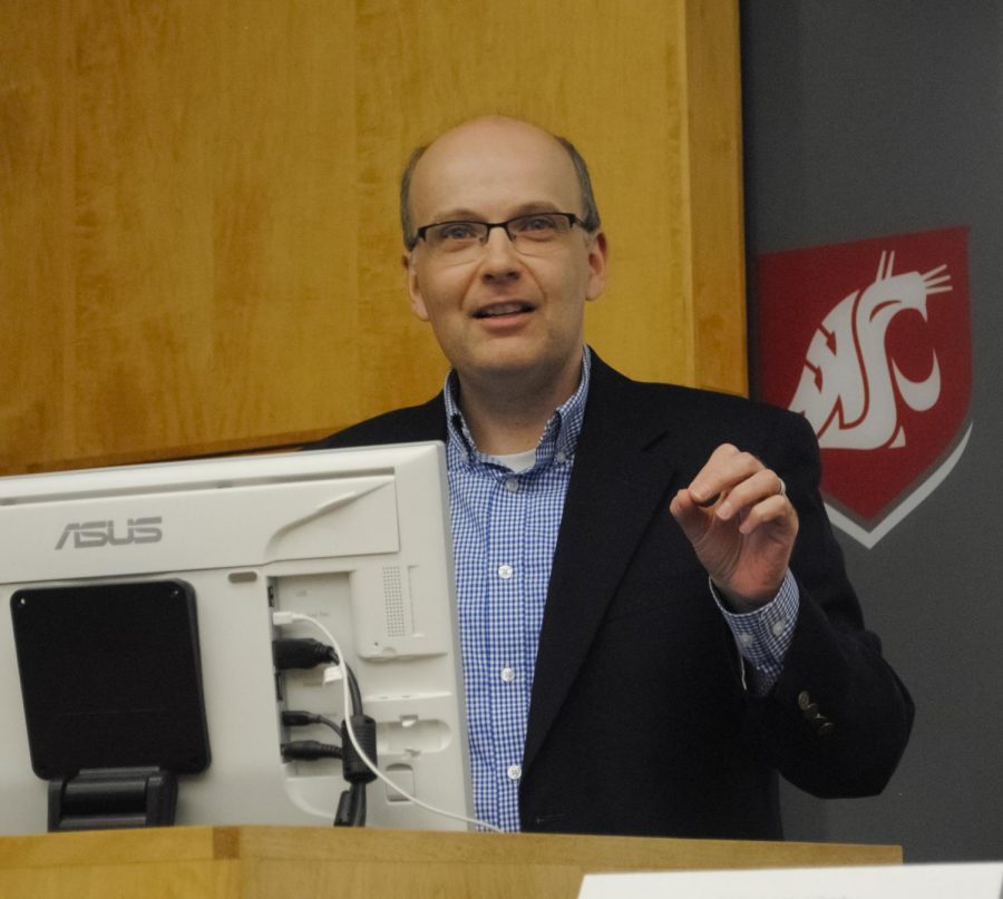 Travis+Ridout%2C+professor+of+government+and+public+policy+at+WSU%2C+discusses+the+impact+of+social+media+and+effects+of+microtargeting+Thursday+night+in+Goertzen+Hall.