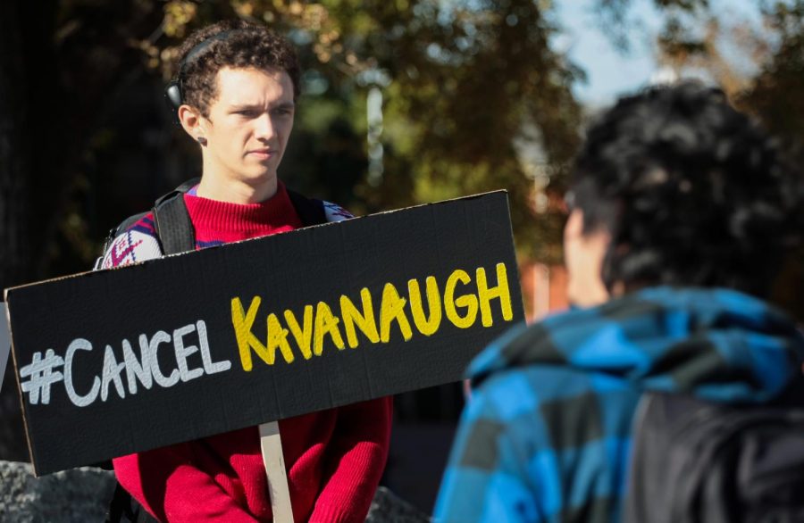 WSU+sophomore+Julian+Dow+joins+Young+Democrats%2C+ACLU+and+other+on-campus+activist+groups+in+protest+of+Brett+Kavanaugh%E2%80%99s%0Aimpending+confirmation+to+the+Supreme+Court+despite+allegations+of+sexual+assault+Oct.+3+on+the+Glenn+Terrell+Friendship+Mall.