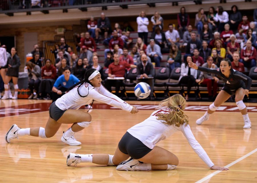Sophomore+outside+hitter+Penny+Tusa+attempts+to+receive+a+strike+from+University+of+Colorado+on+Sept.+30+in+Bohler+Gym.
