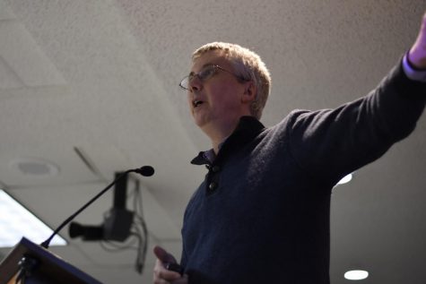 Ned Warnick, principle architect at Design West, presents the design for new a city hall building on Tuesday at Pullman City Hall.