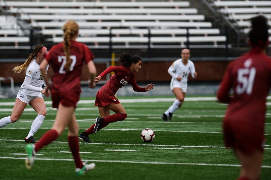 Sophomore forward Makamae Gomera-Stevens rushes downfield during the exhibition game against Idaho on Sunday at Martin Stadium. Freshman forward Molly Myers scored all three of WSU’s goals in the game.