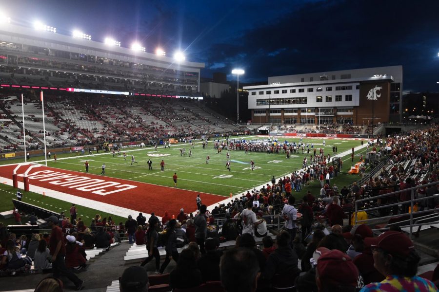 The+four+highest-paid+employees+in+the+state+of+Washington+are+all+college+coaches.+WSU+head+coach+Mike+Leach+makes+more+than+President+Kirk+Schulz.