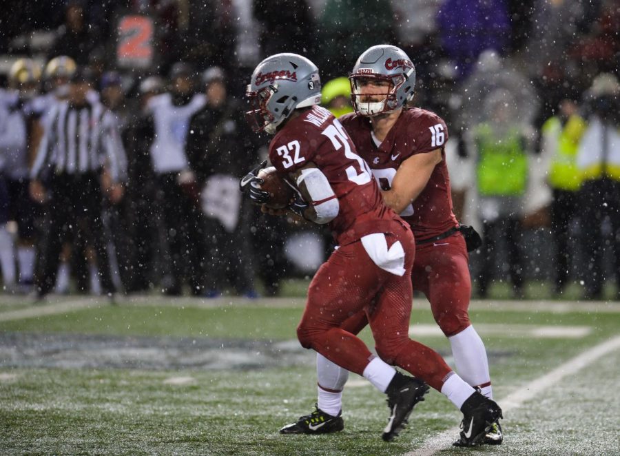 Then-graduate transfer quarterback Gardner Minshew II hands the ball off to redshirt junior running back James “Boobie” Williams in the Apple Cup matchup against UW on Nov. 23 in Martin Stadium. Three Cougs competed in the NFL Combine.