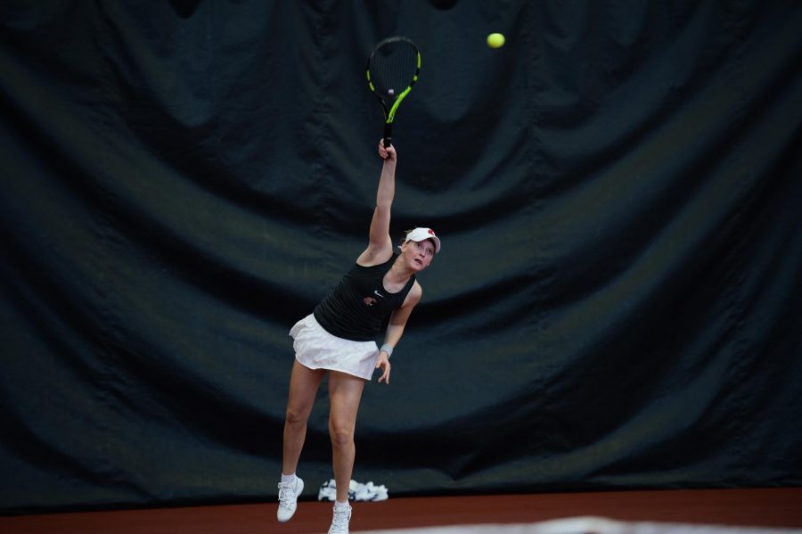 Sophomore+Michaela+Bayerlova+serves+the+ball+during+her+match+against+Boise+State+March+24+at+Hollingbery+Fieldhouse.+Bayerlova+is+the+No.+1+singles+player+for+WSU.