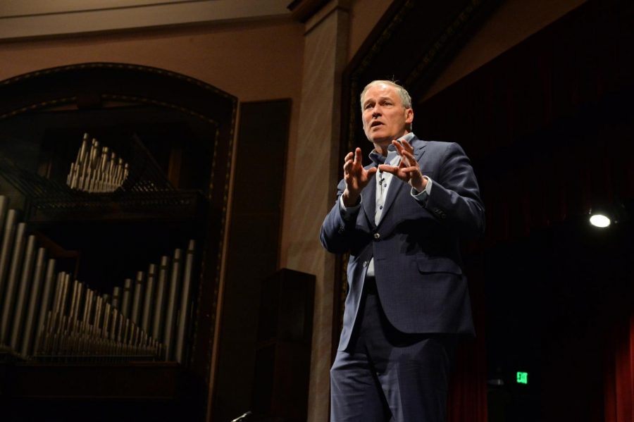 Gov. Jay Inslee highlights Washingtons role in the movement for cleaner energy policies during a speech and a Q&A session Wednesday morning in Bryan Hall. 
