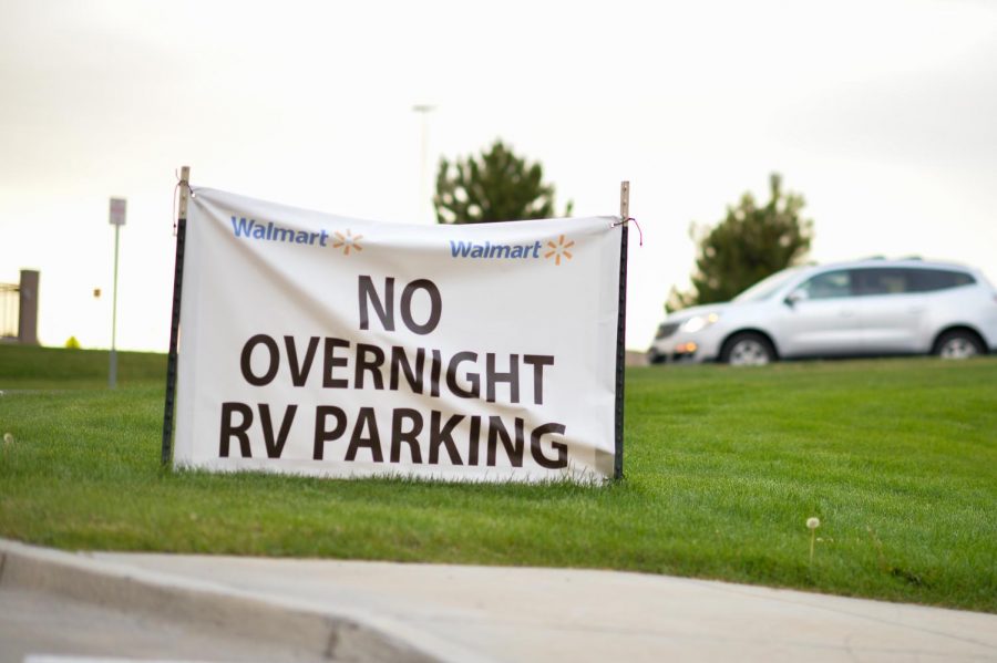 A+sign+outside+the+Walmart+parking+lot+announces+%E2%80%9Cno+overnight+RV+parking.%E2%80%9D+Previously%2C+many+WSU+fans+used+the+lot+as+a+spot+for+RV+parking+during+Cougar+football+home+games.+Some+members+of+the+Facebook+group+%E2%80%9CWSU+Parents%E2%80%9D+reported+seeing+litter+and+hearing+loud+music.