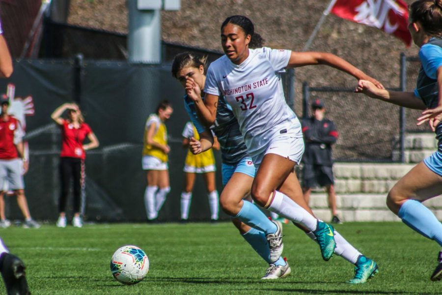 Freshman forward, MacKenzie Frimpong-Ellertson, takes the ball down the field during the game against Loyola Marymount on Sunday afternoon at the Lower Soccer Field.