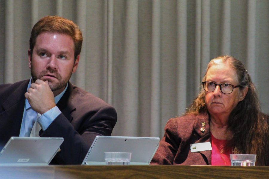 Councilmembers  Nathan Weller and Eileen Macoll question Bryan Points on how a student residential zone would be created. Points responded that it would not be an official zone but rather a residential area that was more desirable for students on Tuesday evening at Pullman City Hall.