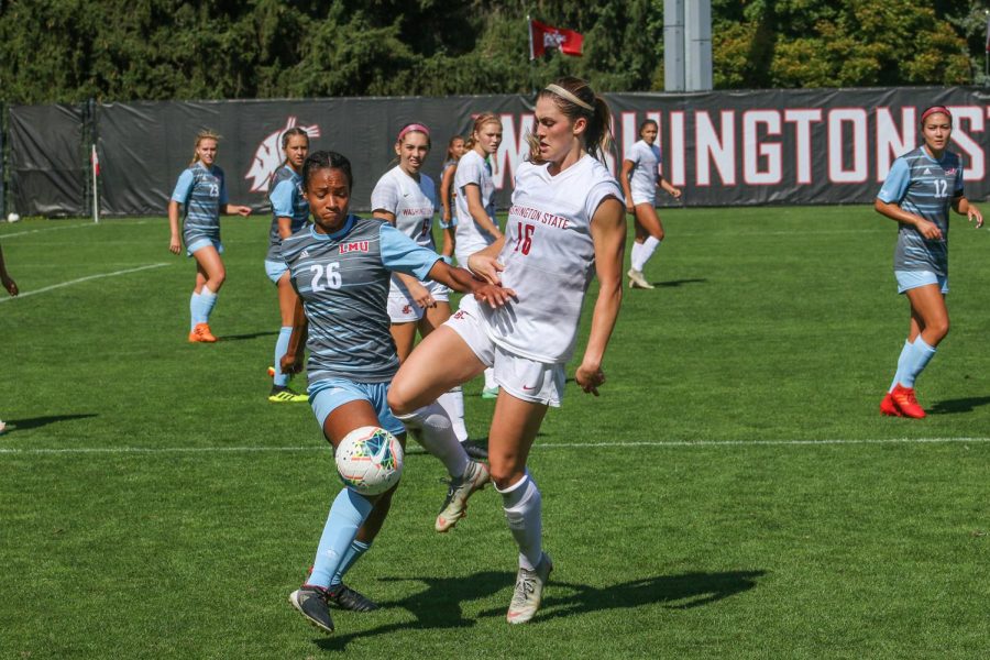 Graduate+midfielder+Averie+Collins+works+to+take+control+of+the+ball+against+Jordan+Robinson%2C+Loyola+Marymount+redshirt+freshman+defender%2C+on+Sunday+at+the+Lower+Soccer+Field.+The+Cougars+will+play+Hawai%E2%80%99i+at+10+p.m.+Thursday+in+the+Rainbow+Wahine+Shootout.