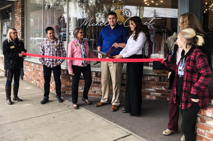 Michelle’s Closet owners Michael and Michelle Kelly cut the ribbon outside of their store at their grand opening at noon Tuesday in downtown Pullman. The store will operate as a consignment shop for men’s and women’s clothing.