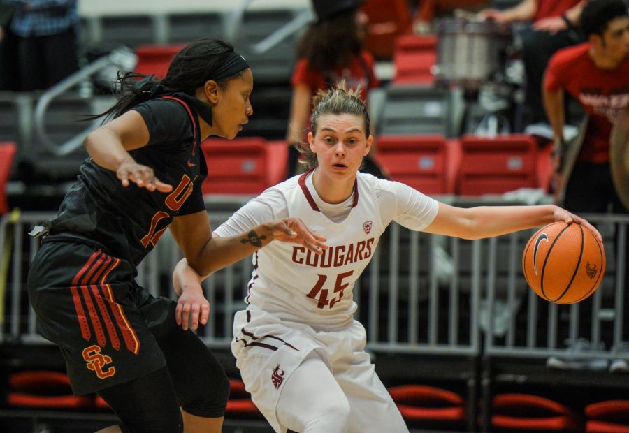 Then-redshirt+sophomore+forward+Borislava+Hristova+drives+to+the+basket+with+USC%E2%80%99s+then-senior+guard+Sadie+Edwards+guarding+her+on+Jan.+26+2018+in+Beasley+Coliseum.+The+Cougars+face+USC+twice+in+conference+play+during+2019-2020+season.+