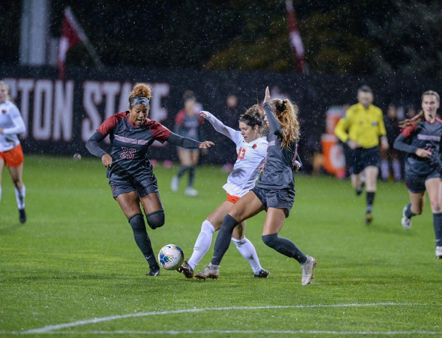 Sophomore+defender+Mykiaa+Minniss+%2823%29+and+junior+defender+Brianna+Alger+%2810%29+go+after+the+ball+against+Oregon+State+University+on+Sept.+28+at+the+Lower+Soccer+Field.