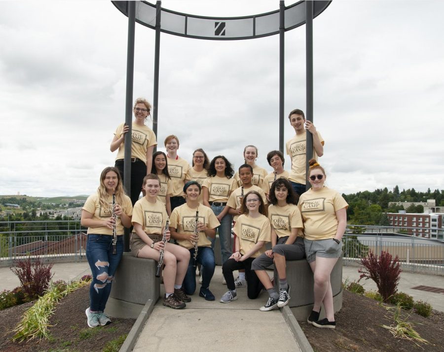 Students+of+Oboe+Camp+2019+pose+for+a+group+photo.