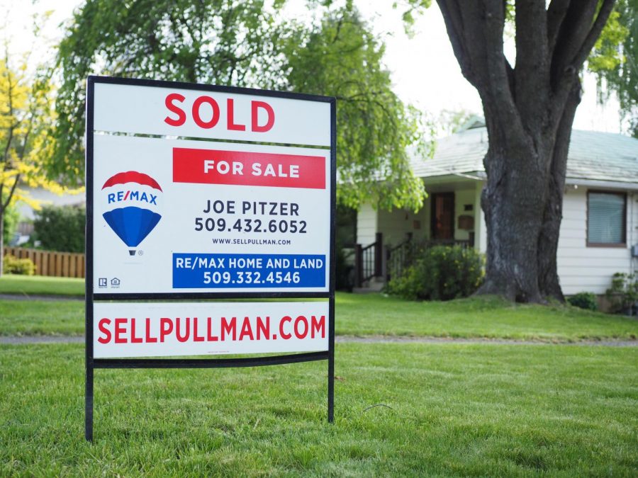 In+Whitman+County%2C+buyers+can+now+visit+potential+homes+one-on-one+with+a+realtor+rather+than+looking+at+pictures+online.