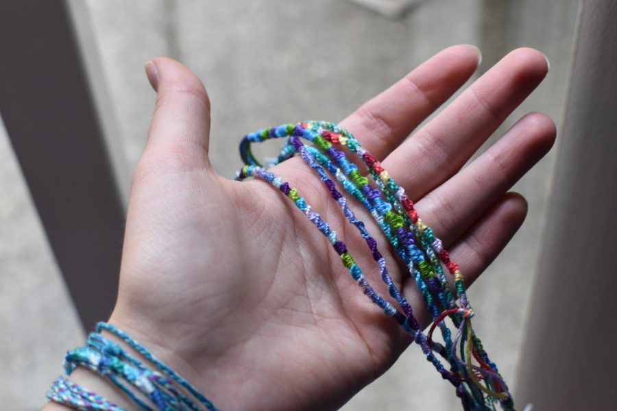 Friendship+bracelets+are+a+great+summertime+craft+because+you+can+put+them+on+your+wrist%2C+ankle+or+keychain.+