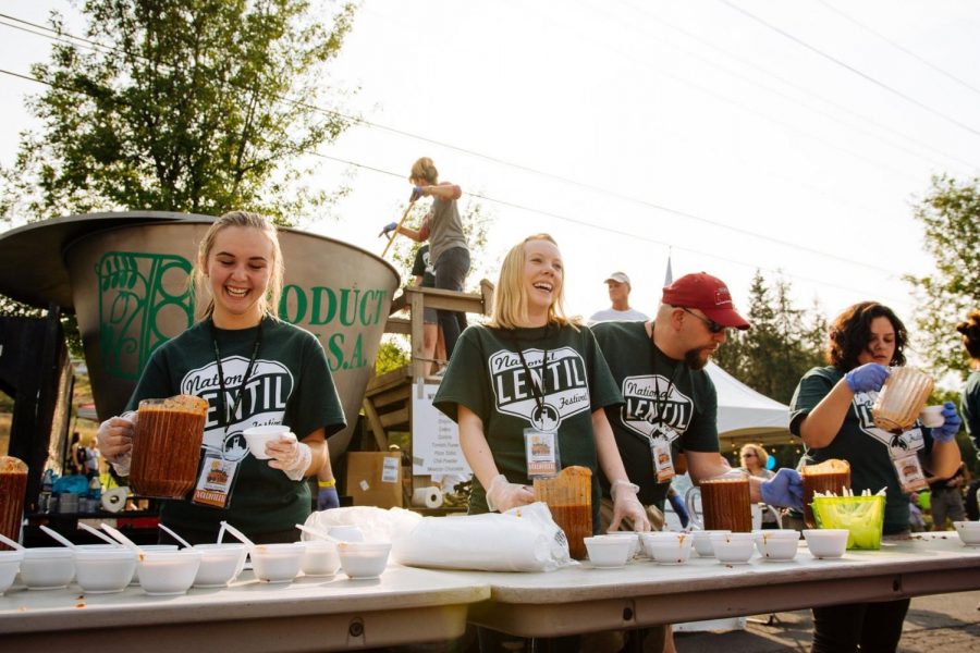 Volunteers serve lentil chili for attendees the 2018 National Lentil Festival. 