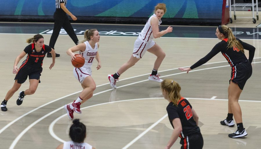 Sophomore guard Johanna Teder dribbles the ball at the top of the key.
