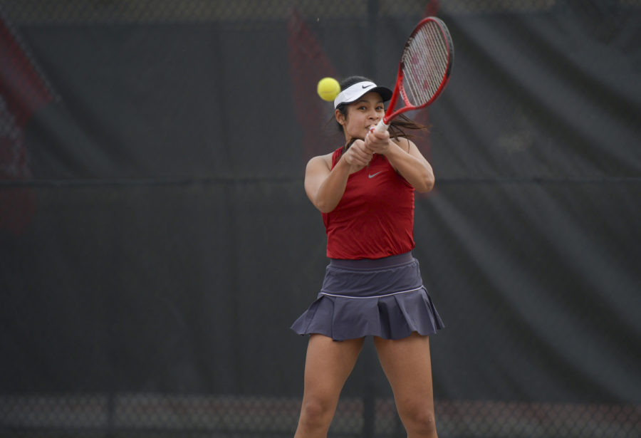 Sophomore+Pang+Jittakoat+makes+a+backhand+return+during+a+singles+match+against+Arizona+March+14+at+the+WSU+Outdoor+Tennis+Courts.