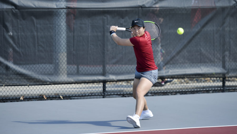 Then-freshman+Yang+Lee+hits+the+tennis+ball+back+towards+her+opponent+on+Mar.+31%2C+2019+at+the+Outdoor+Tennis+Courts.