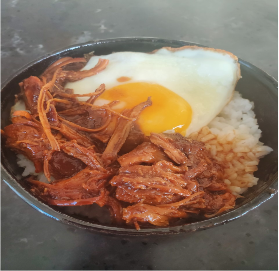 This meal goes really well served on rice and with a fried egg on top and onions to garnish. 