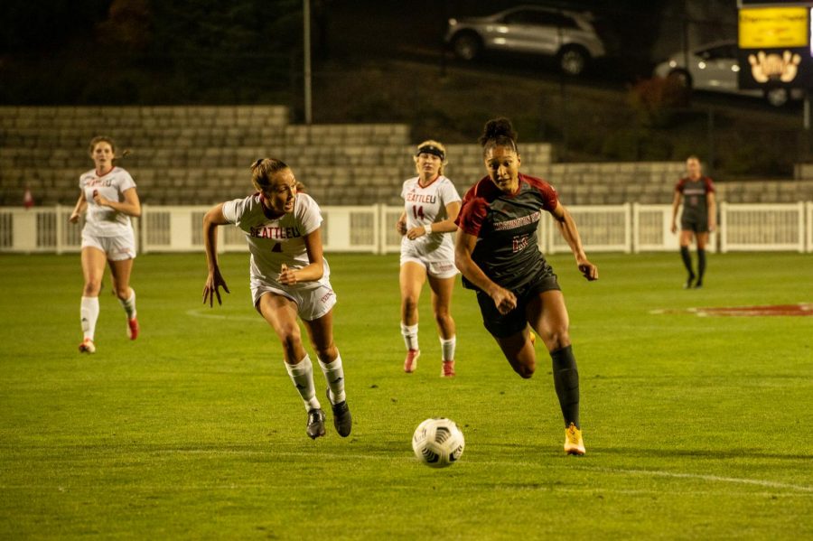 WSU+forward+Elyse+Bennett+chases+after+the+ball+on+Sept.+9%2C+2021%2C+in+the+Lower+Soccer+Field.