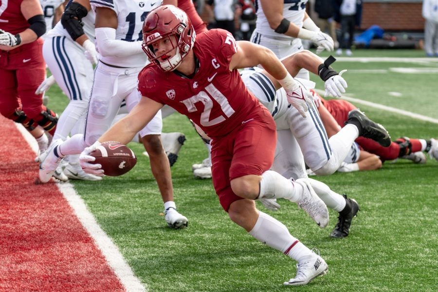 WSU+running+back+Max+Borghi+%2821%29+scores+a+touchdown+during+the+second+half+of+a+football+game+on+Oct.+23%2C+2021%2C+at+Martin+Stadium+in+Pullman.