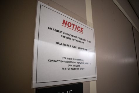 Maintenance rooms containing a risk of asbestos exposure are marked with proper signage.