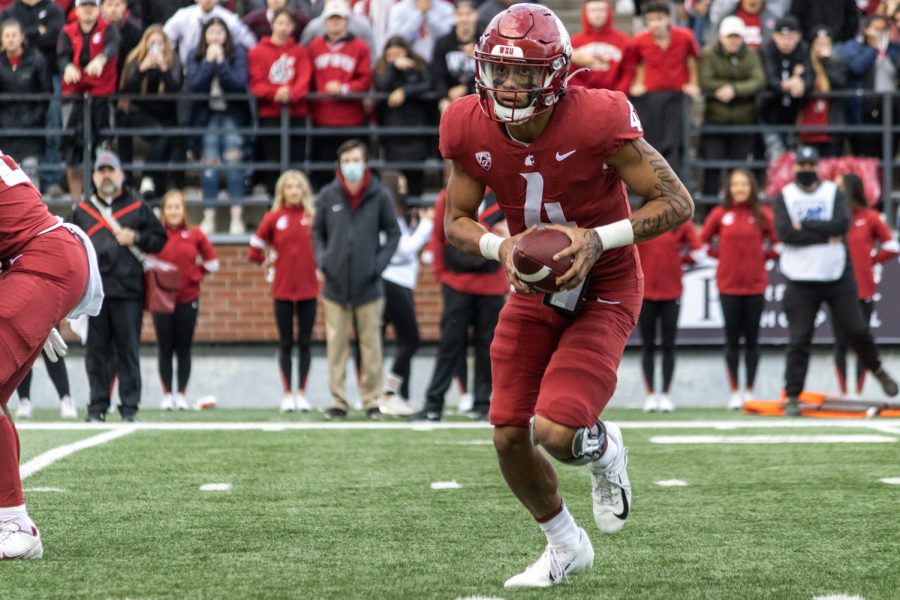 WSU quarterback Jayden de Laura (4) prepares to hand off the ball on a two-point conversion during the second half of a college football game, Saturday, Oct. 23, 2021, at Martin Stadium in Pullman.