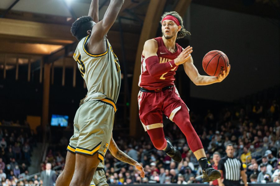 WSU+guard+Tyrell+Roberts+%282%29+jumps+before+passing+the+ball+during+a+college+basketball+game+against+the+University+of+Idaho+on+Nov.+18%2C+2021%2C+in+Moscow%2C+Idaho.