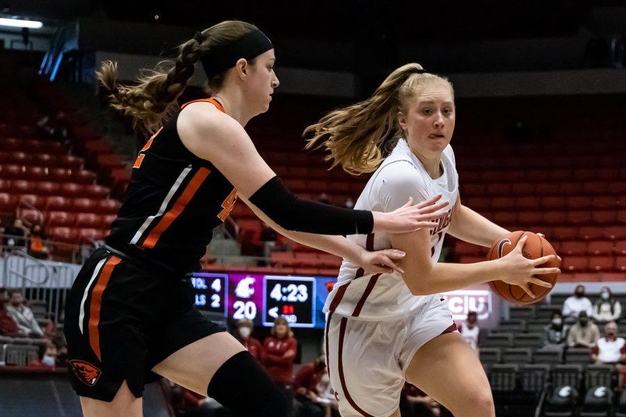 WSU+guard+Tara+Wallack+%28right%29+drives+to+the+basket+past+Oregon+State+forward+Kennedy+Brown+%28left%29+during+the+first+half+of+an+NCAA+collegiate+basketball+game%2C+Wednesday%2C+Jan.+26%2C+in+Beasley+Coliseum.