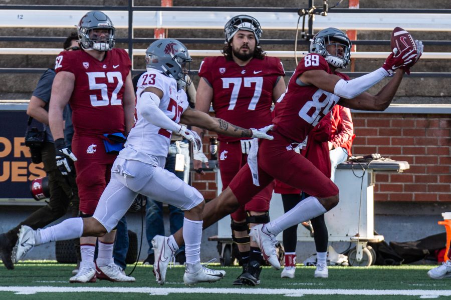 WSU+wide+receiver+Tsion+Nunnally+%2889%29+catches+a+walk-off+touchdown+pass+during+the+2022+Spring+Game%2C+April+23%2C+at+Martin+Stadium.