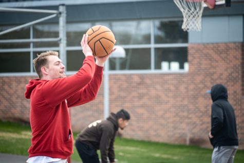 Vaughn Drewien shoots a basketball at the Threes for 3 chariety event for Hilinskis Hope on April 9, 2022. Drewien planned the event along with six other Sports Managment seniors in April. shoots a basketball at the Threes for 3 chariety event for Hilinskis Hope on April 9, 2022. Drewien planned the event along with six other Sports Managment seniors in April. 